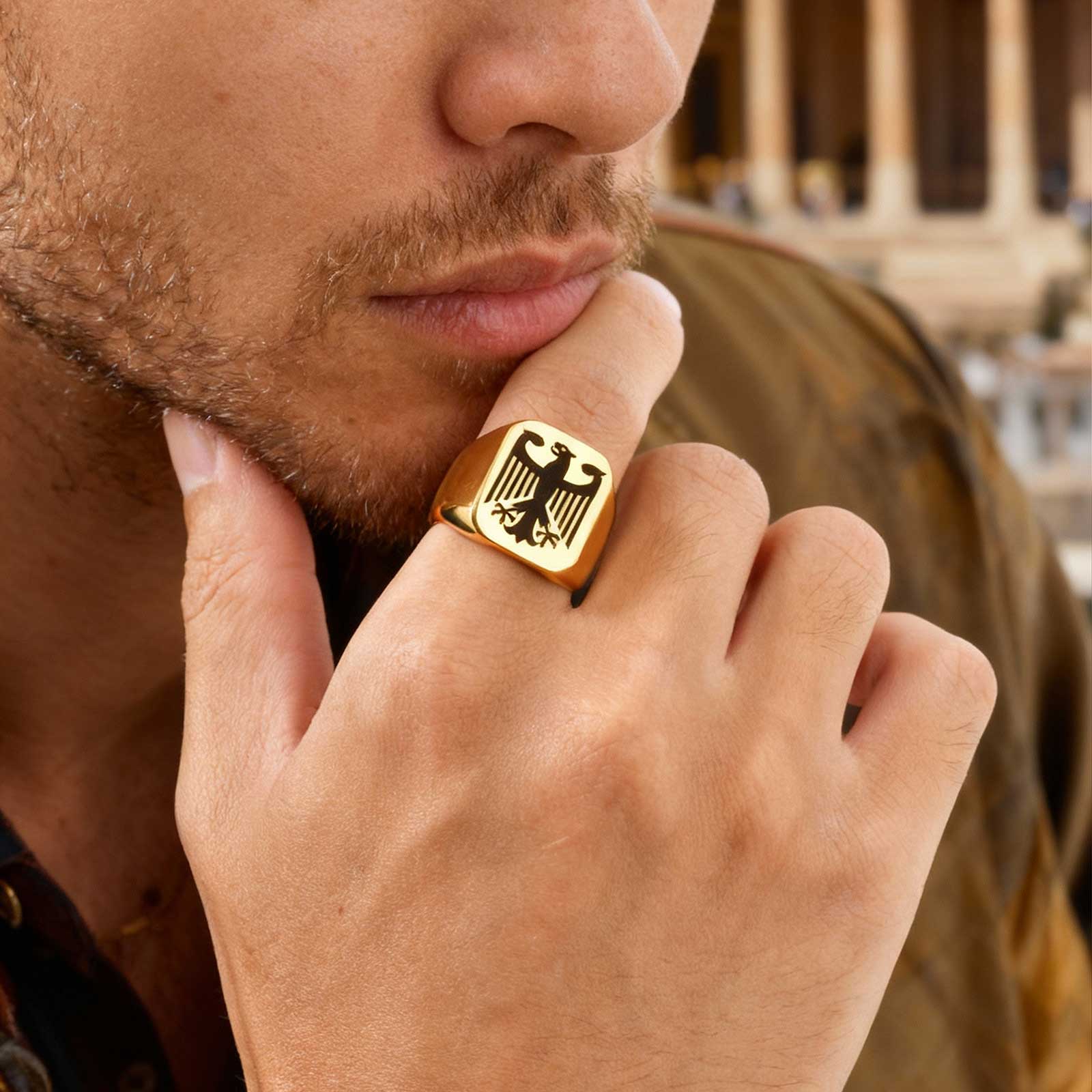 Custom Flying Hawk Eagle Ring  - Vintage Fashion Names recensie en prijs