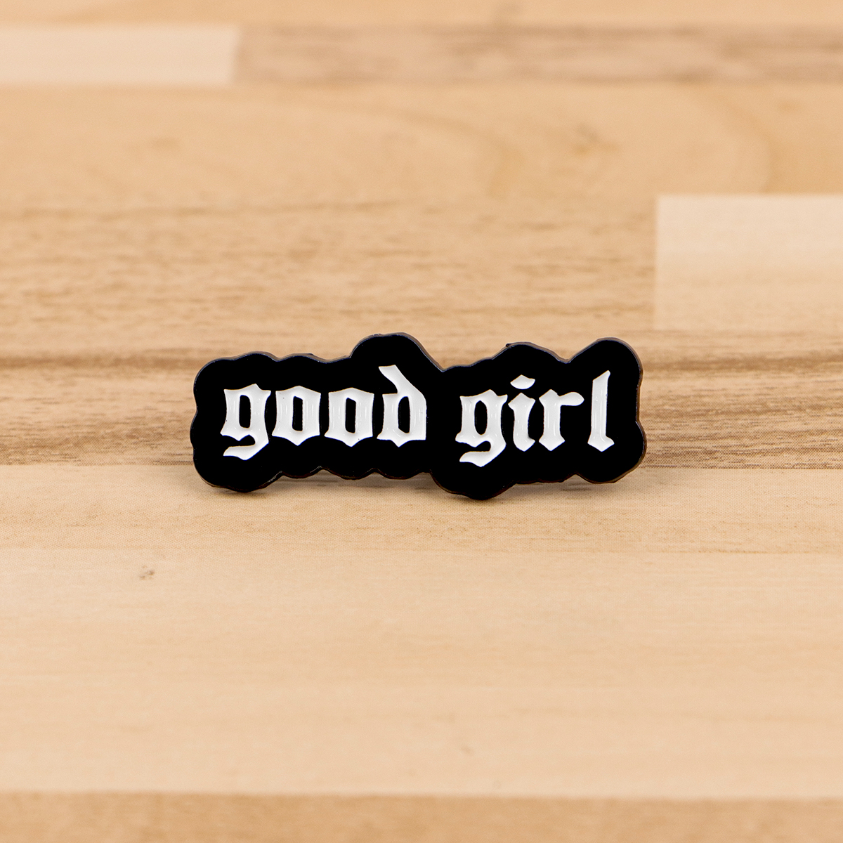 “Good Girl” Quotes Enamel Pin  - Vintage Fashion Quotes recensie en prijs